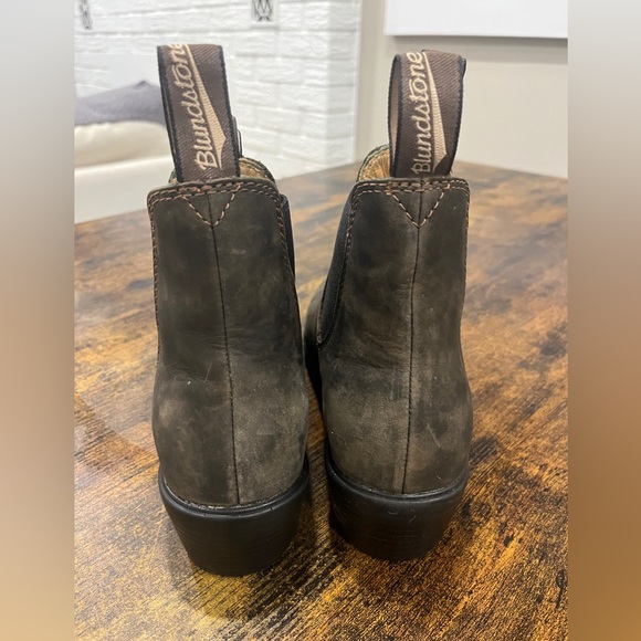 Blundstone - Size 8.5. Women's Series #1677 Heel. - Picture 4 of 5